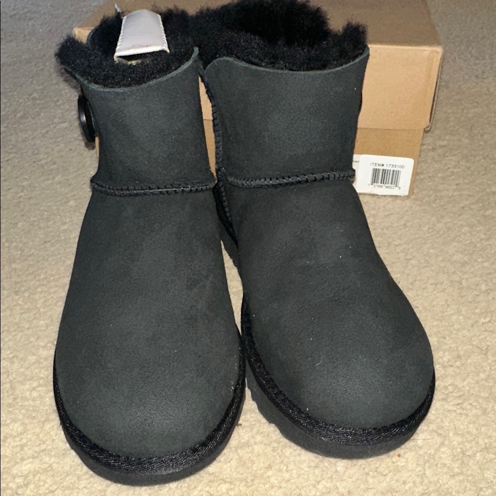 UGG Mini Bailey Button II Boots Sz 8 NIB - Picture 3 of 7